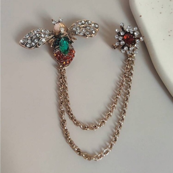 Luxe vintage  rhinestone and chain bee design brooch - Picture 3 of 6